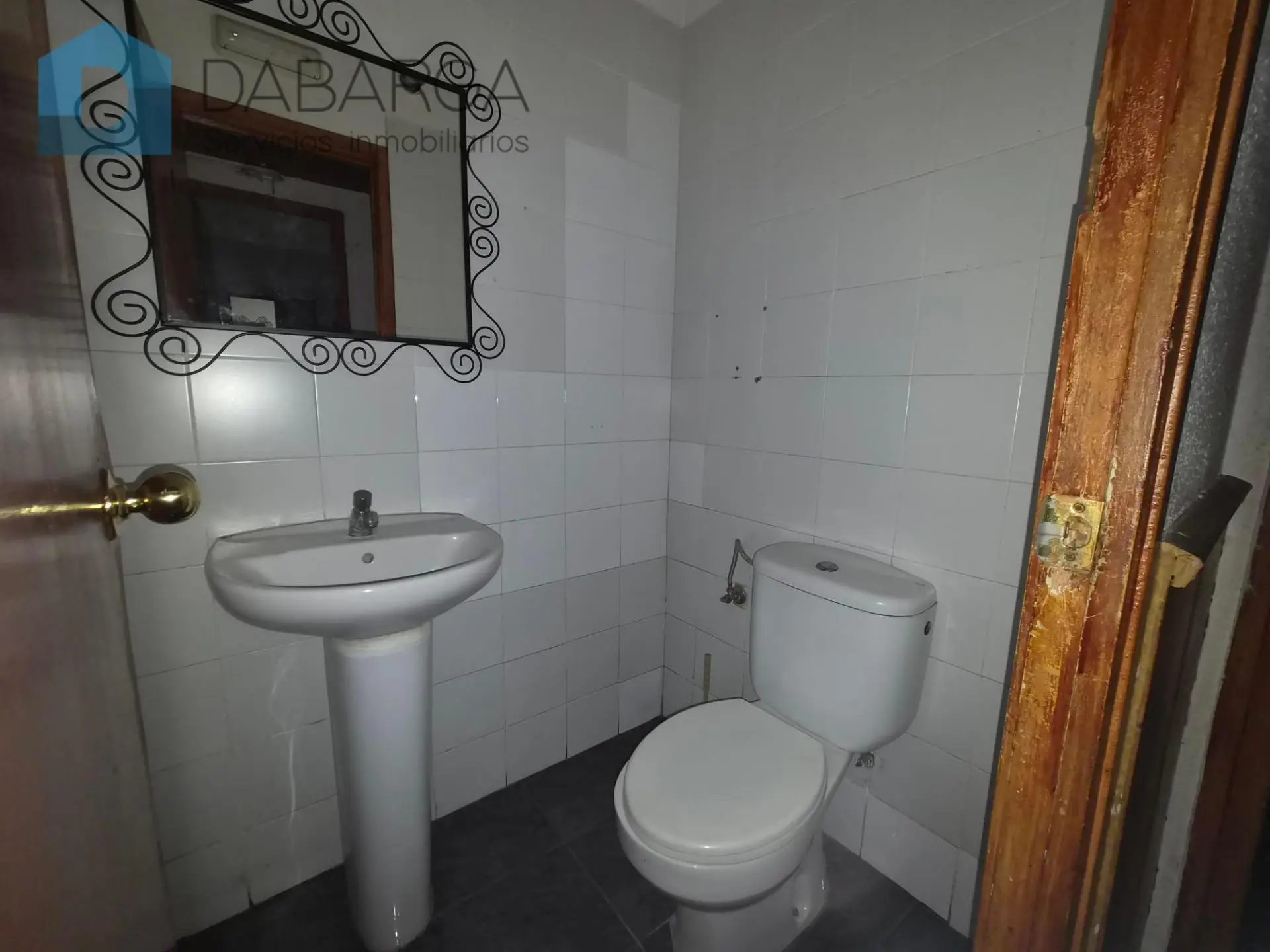 inmo_03040_400196-565101120_5f0df2e5f97ce3216d6729c42950d942.webp